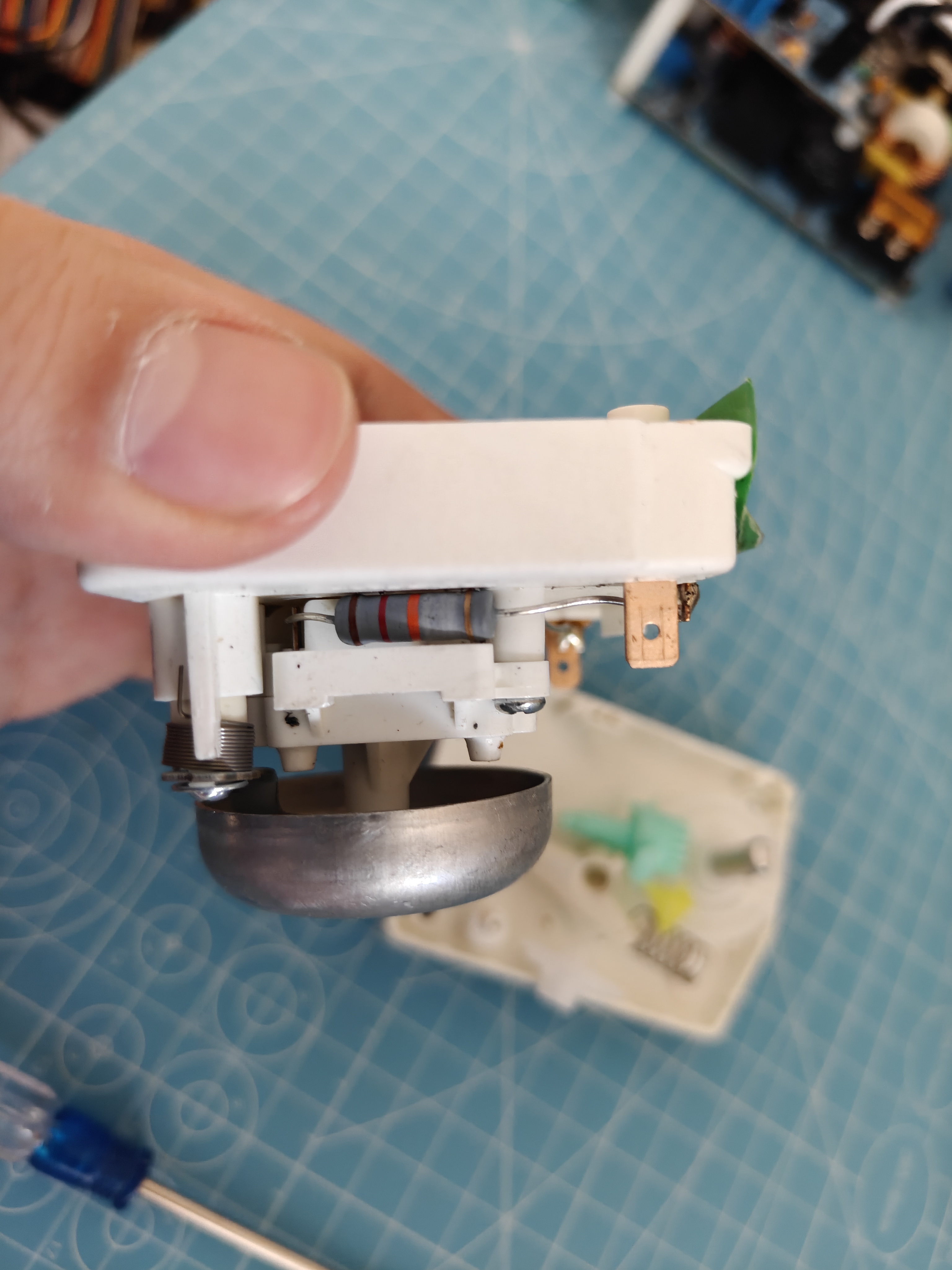 计时器铃铛与电阻